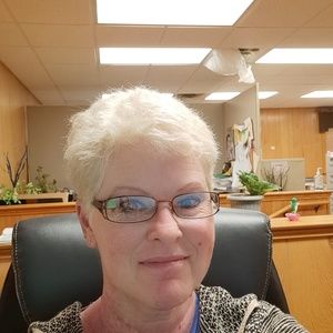 Meet your Posher, Lora